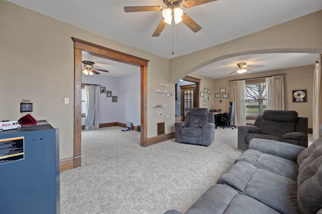 1707 8th Avenue Belle Plaine IA 52208