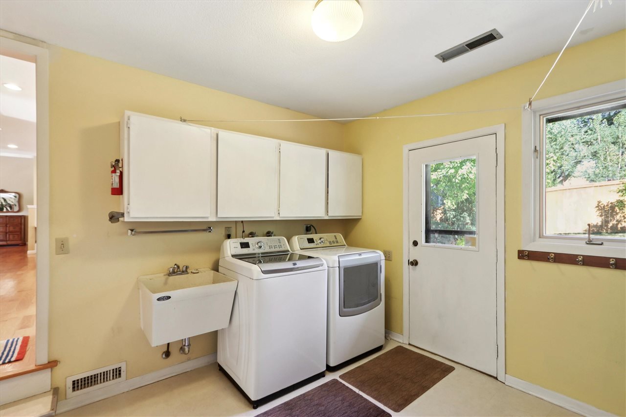 1950 Calvin Avenue Iowa City IA 52246