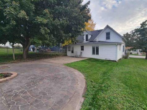 214 E Center Street Oxford IA 52322