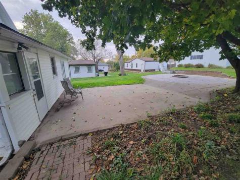 214 E Center Street Oxford IA 52322