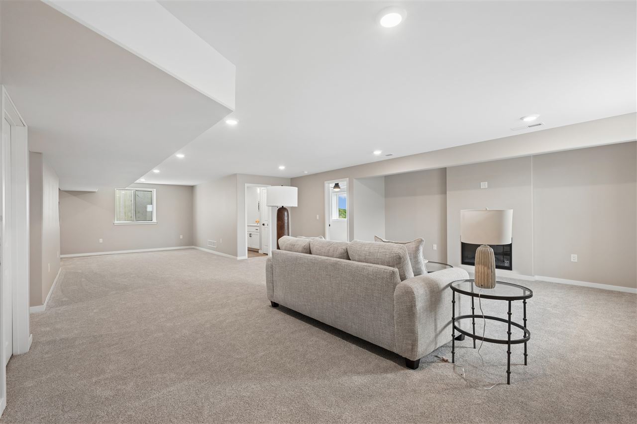 1271 Roosevelt Circle North Liberty IA 52317-1304