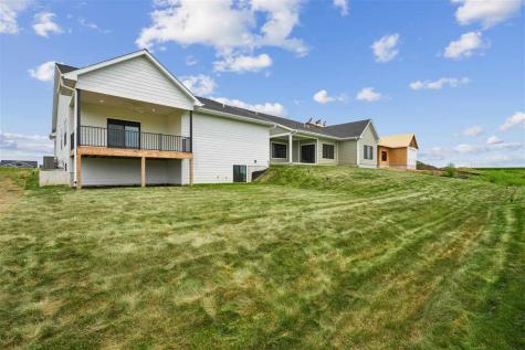 1271 Roosevelt Circle North Liberty IA 52317-1304