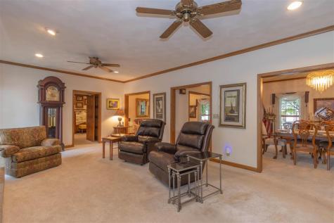 610 S 15th Avenue Washington IA 52353