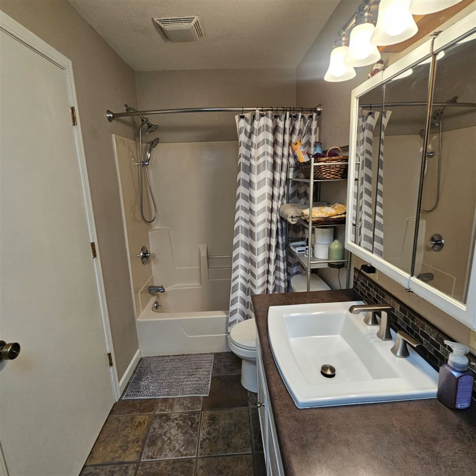 105 N Division Street Anamosa IA 52205-0000