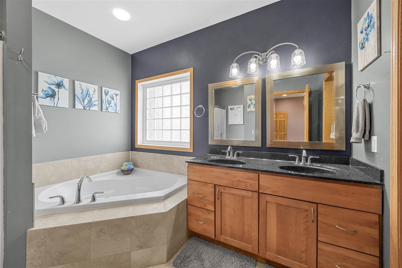 1490 Ridgeview Avenue West Liberty IA 52776