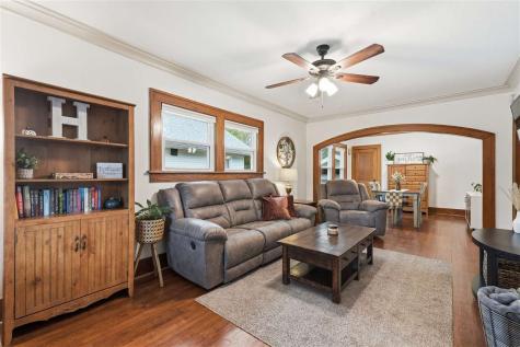 421 33rd Street NE Cedar Rapids IA 52402