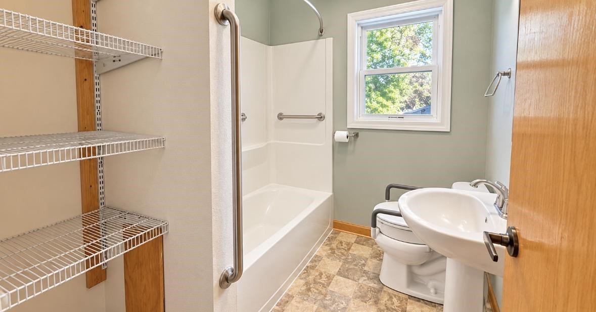 1024 N 4th Avenue Washington IA 52353
