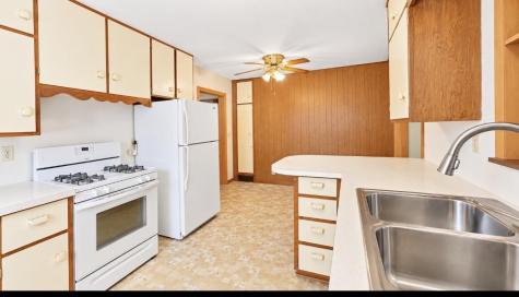 1024 N 4th Avenue Washington IA 52353