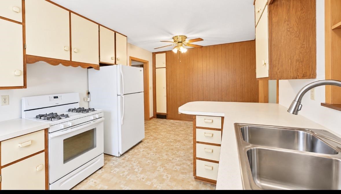 1024 N 4th Avenue Washington IA 52353