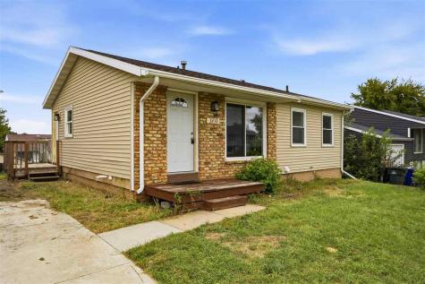 3210 Carriage Drive SW Cedar Rapids IA 52404
