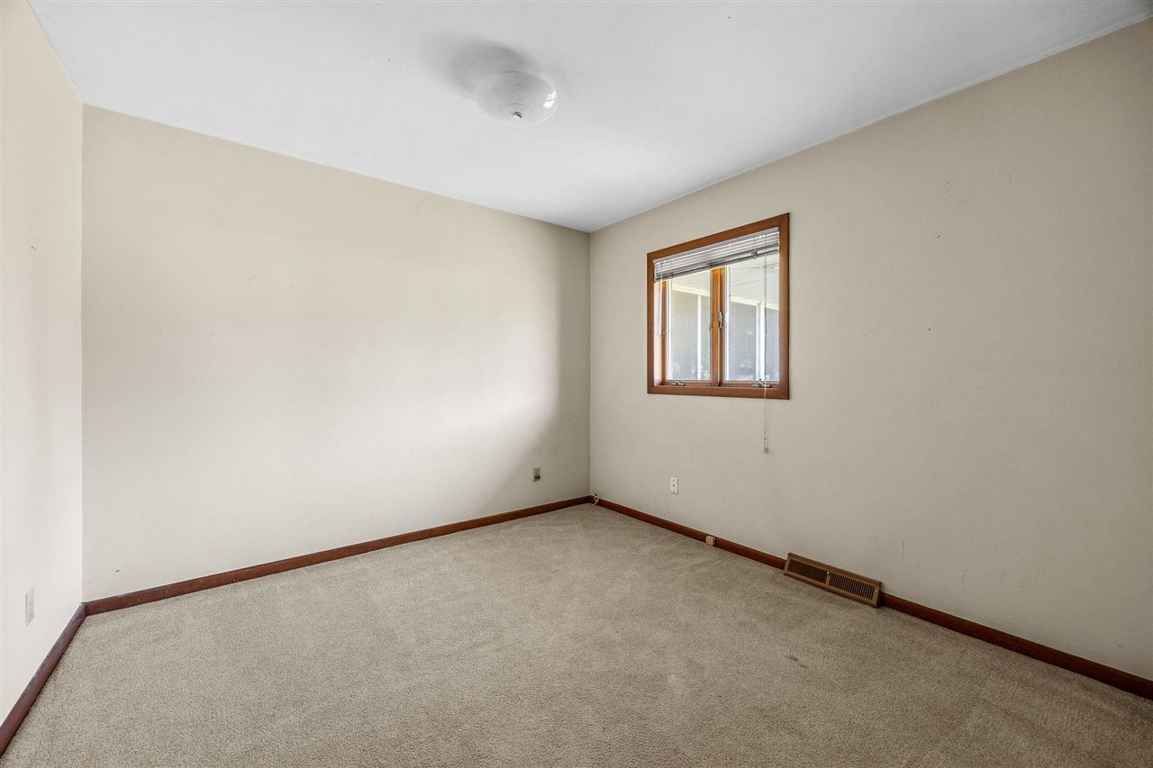 207 & 209 E Adams Street New London IA 52645