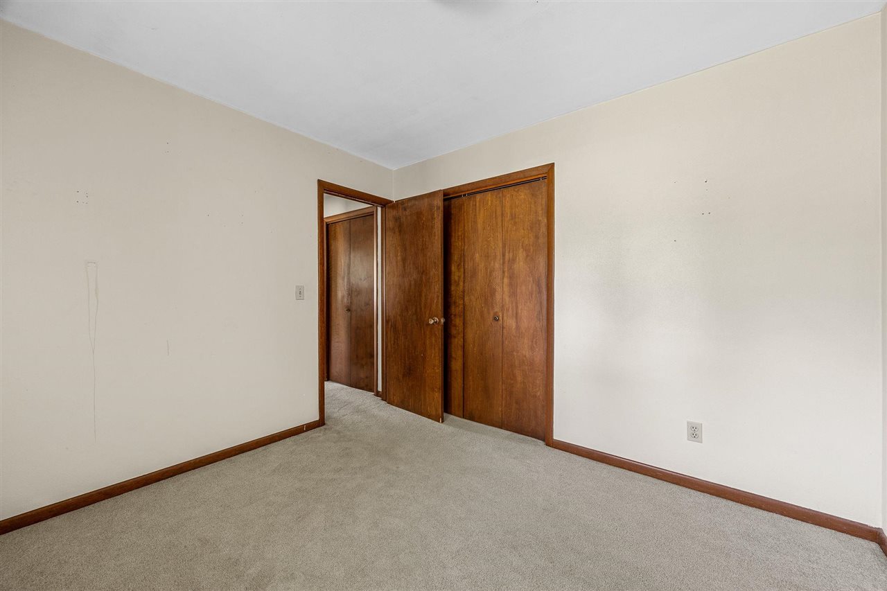 207 & 209 E Adams Street New London IA 52645