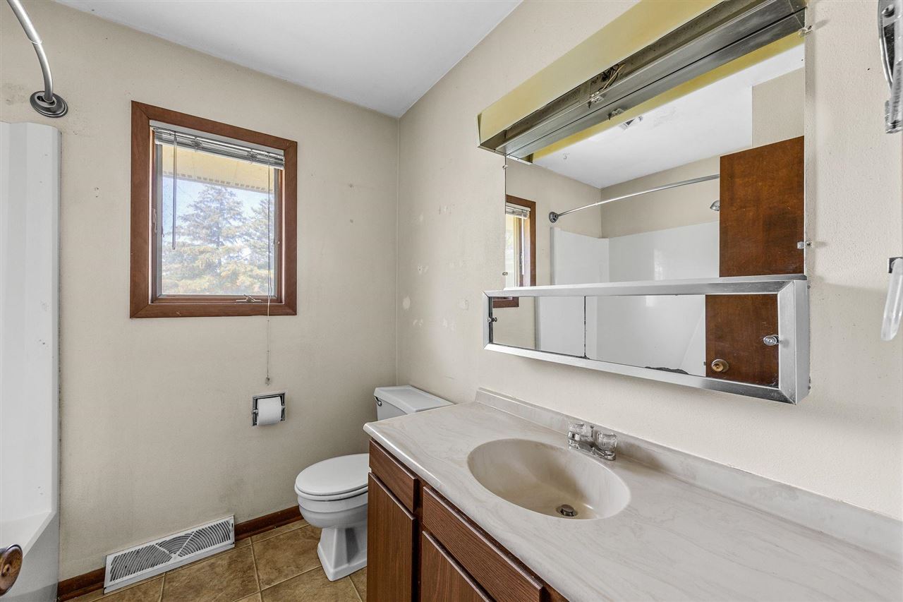 207 & 209 E Adams Street New London IA 52645