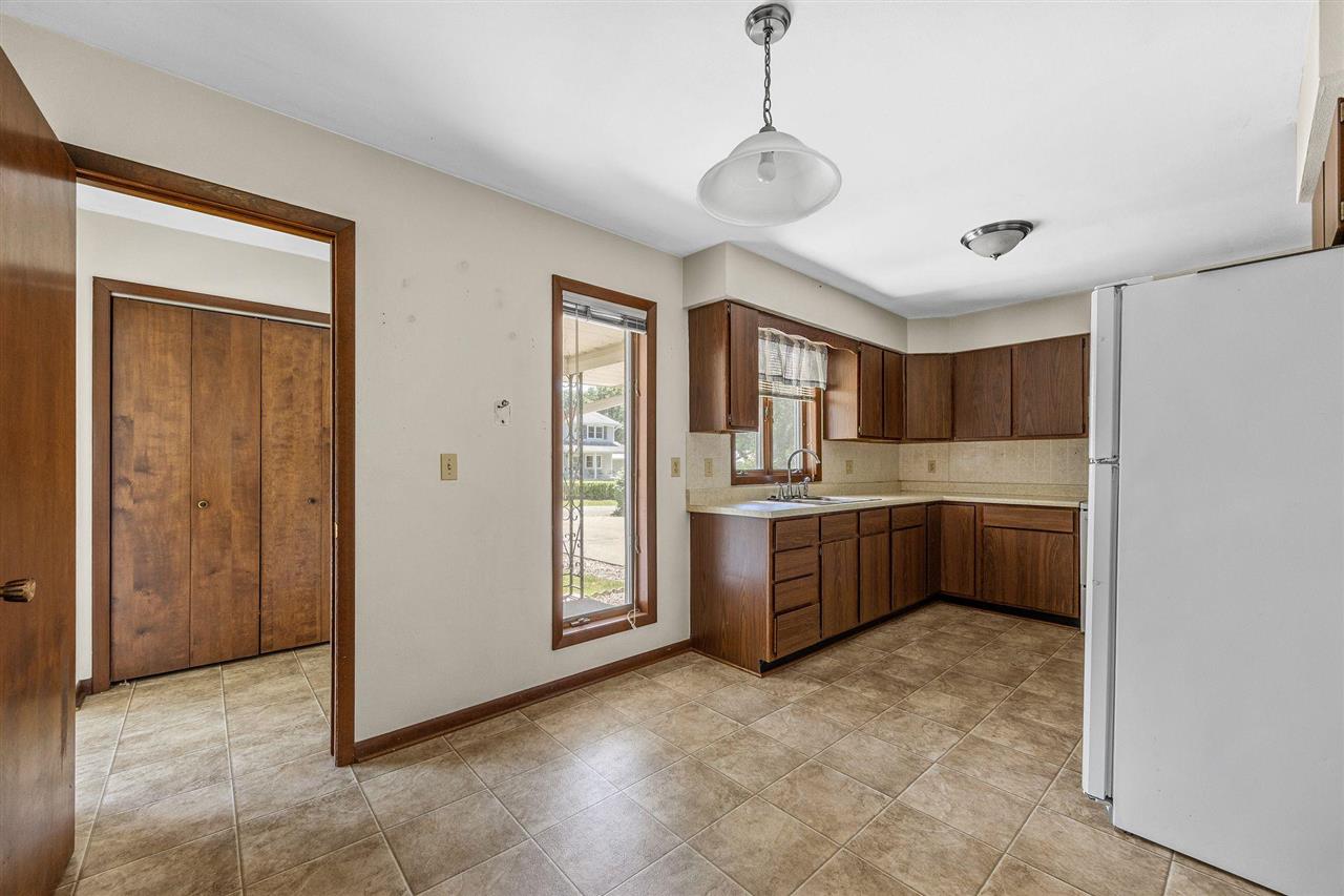 207 & 209 E Adams Street New London IA 52645