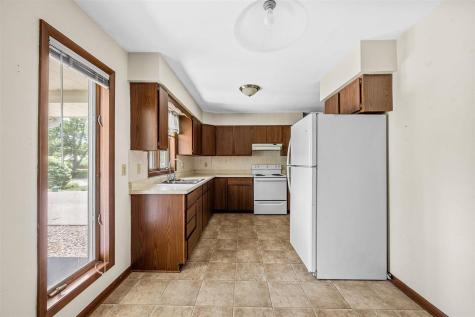 207 & 209 E Adams Street New London IA 52645