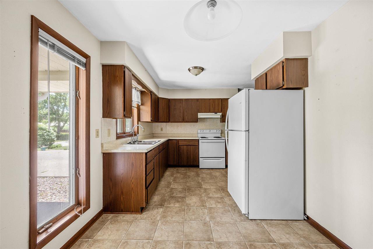 207 & 209 E Adams Street New London IA 52645