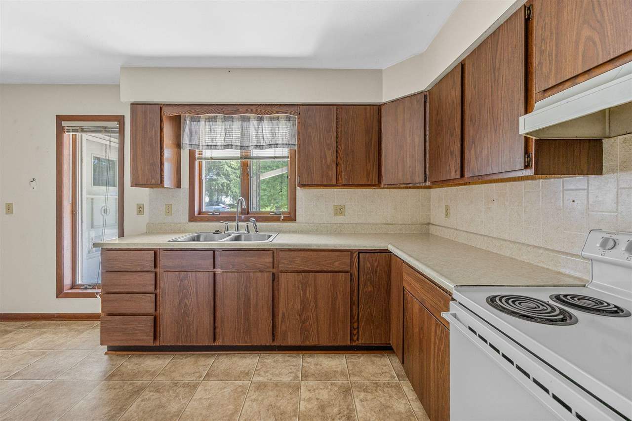 207 & 209 E Adams Street New London IA 52645