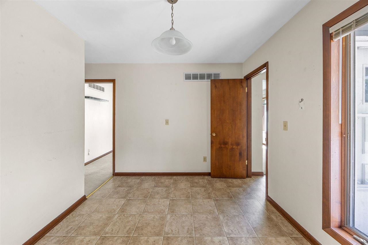 207 & 209 E Adams Street New London IA 52645