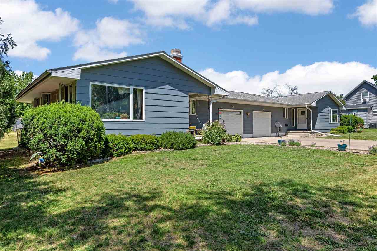 207 & 209 E Adams Street New London IA 52645