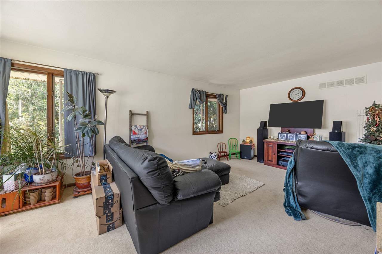 207 & 209 E Adams Street New London IA 52645