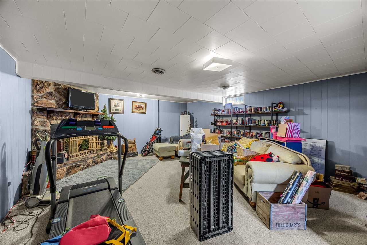 207 & 209 E Adams Street New London IA 52645