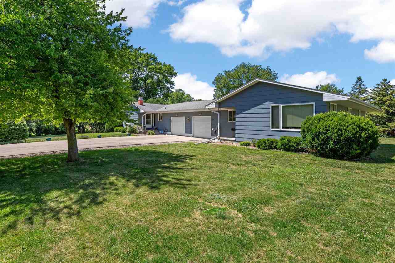 207 & 209 E Adams Street New London IA 52645