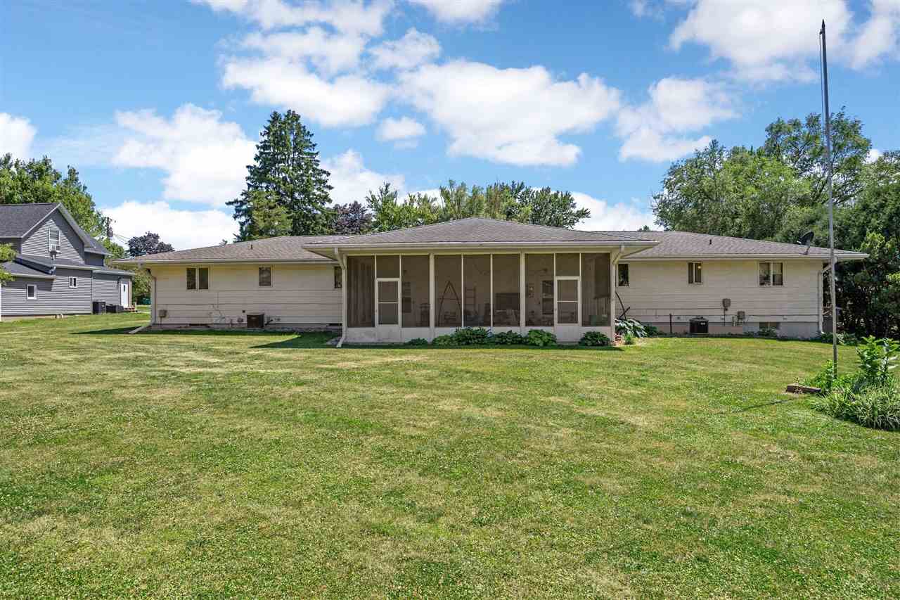 207 & 209 E Adams Street New London IA 52645