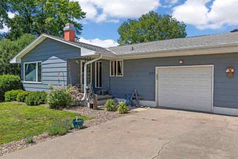 207 & 209 E Adams Street New London IA 52645