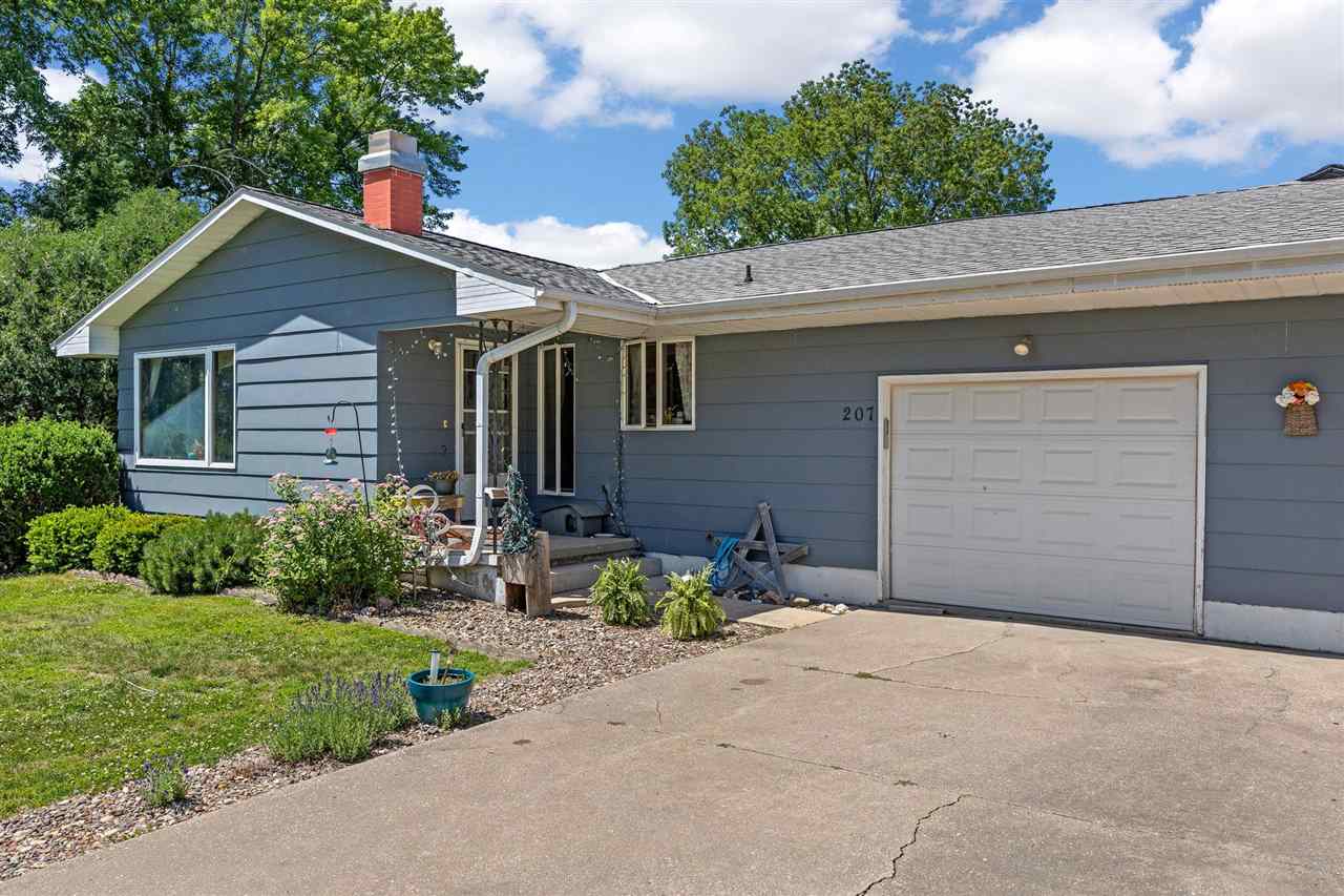 207 & 209 E Adams Street New London IA 52645