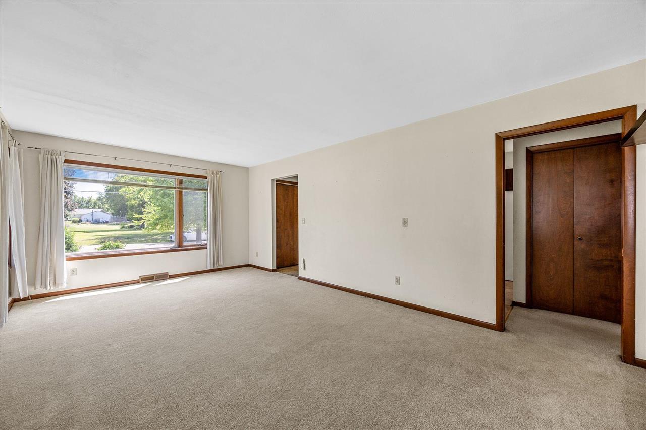 207 & 209 E Adams Street New London IA 52645