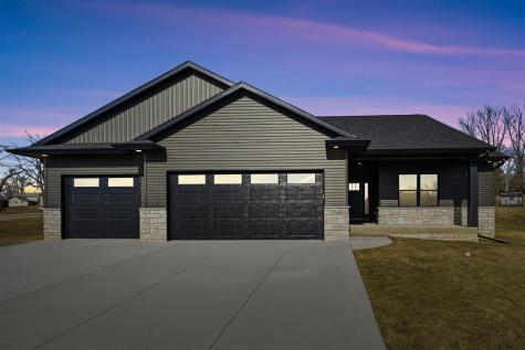 718 Pointer Circle Center Point IA 52213