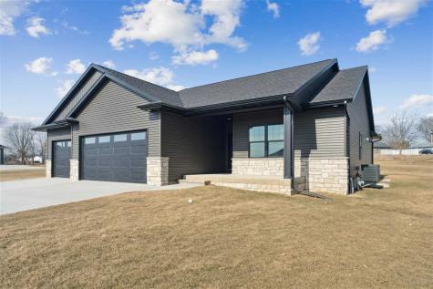 718 Pointer Circle Center Point IA 52213