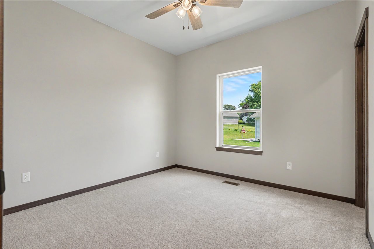 718 Pointer Circle Center Point IA 52213