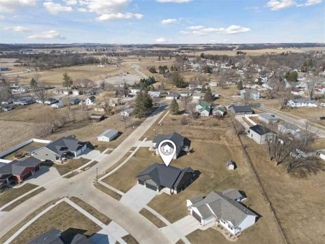 718 Pointer Circle Center Point IA 52213