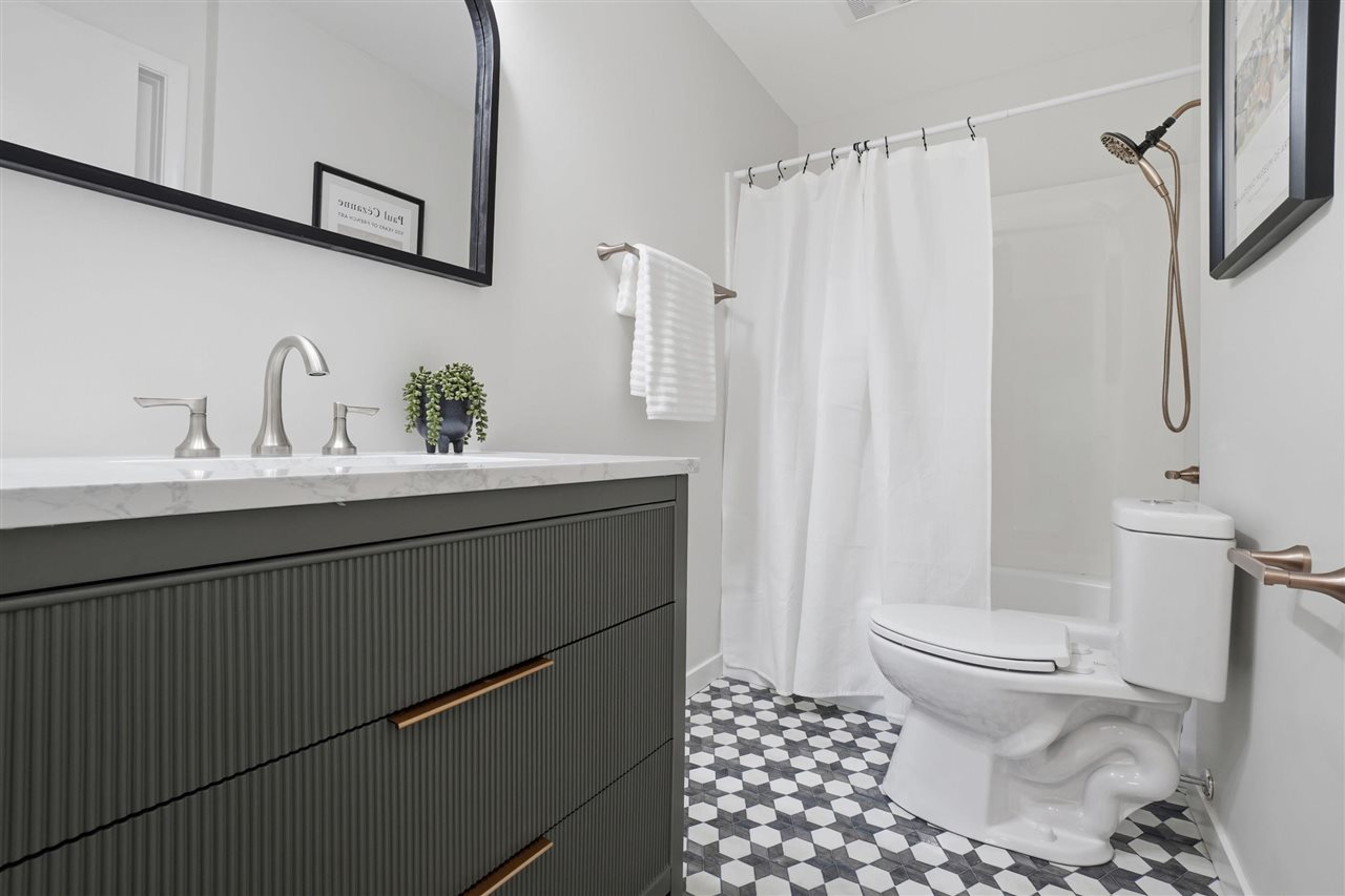 12 Princeton Court Iowa City IA 52245