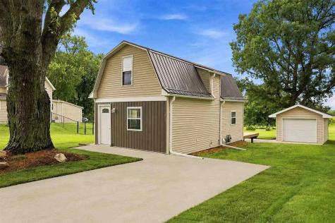 406 2nd Street S Coggon IA 52218