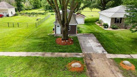 406 2nd Street S Coggon IA 52218