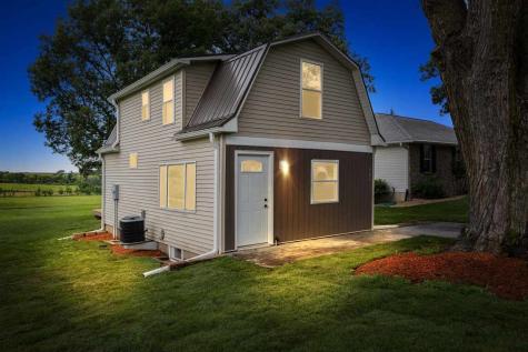 406 2nd Street S Coggon IA 52218