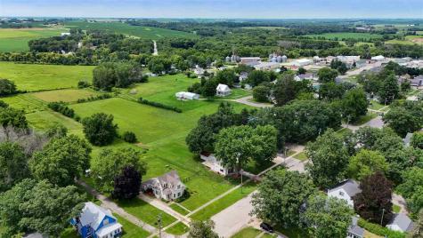 406 2nd Street S Coggon IA 52218