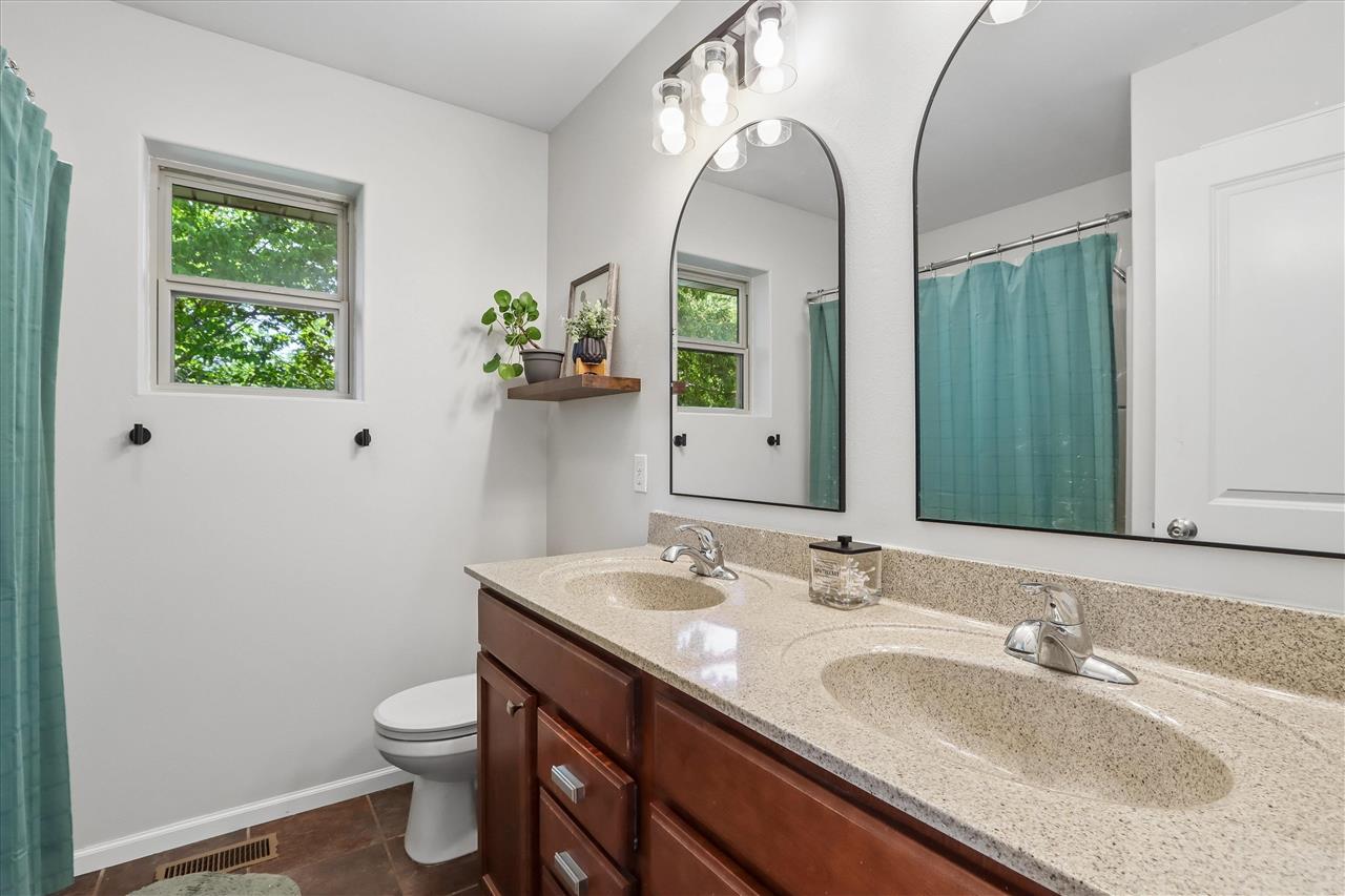 1936 Mackinaw Drive Iowa City IA 52245