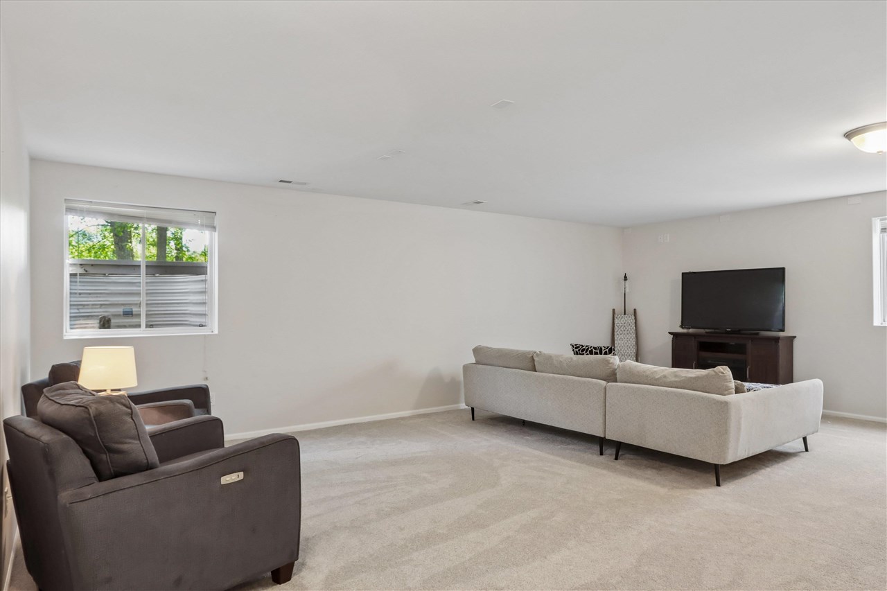 1936 Mackinaw Drive Iowa City IA 52245