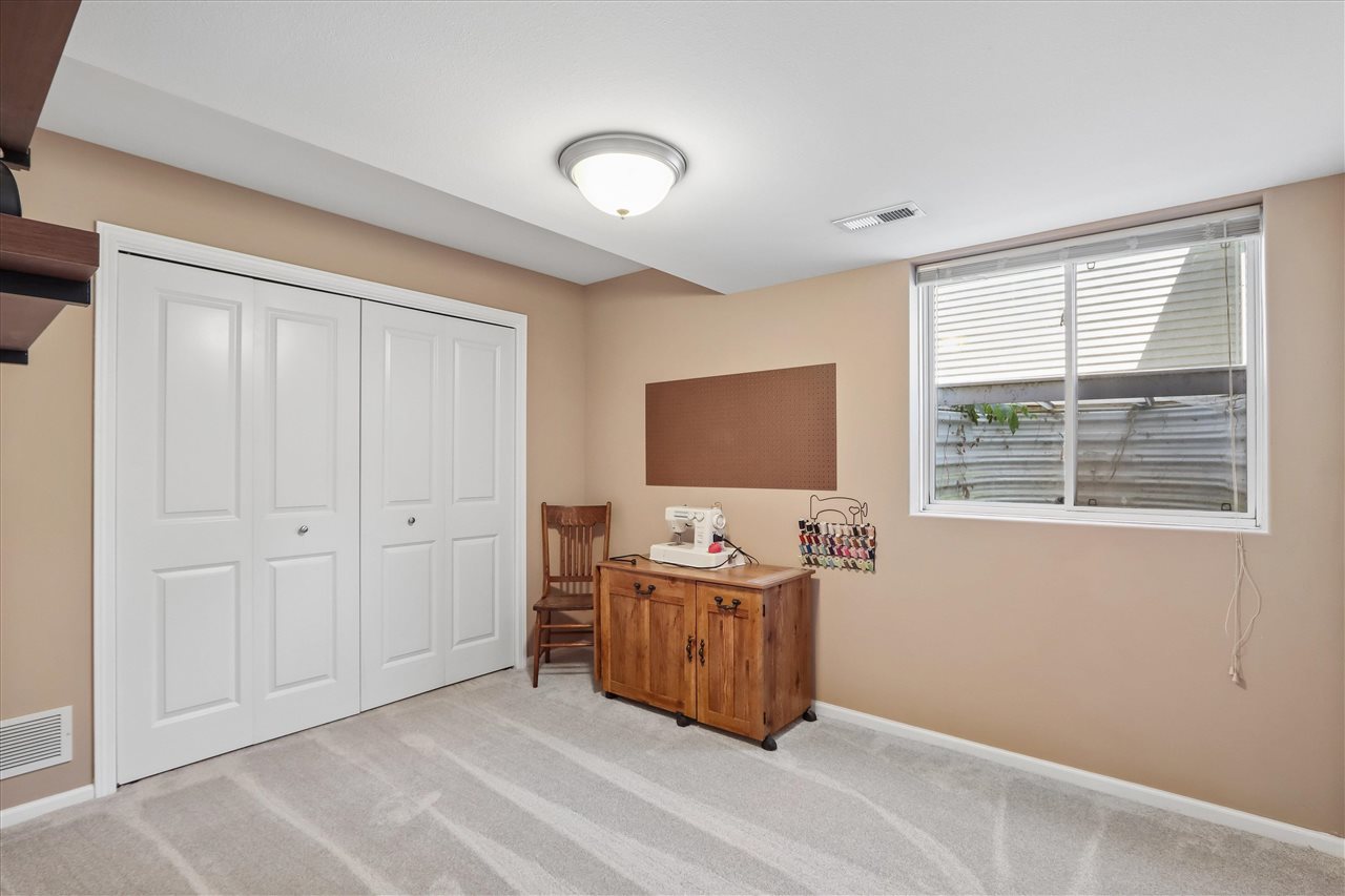 1936 Mackinaw Drive Iowa City IA 52245