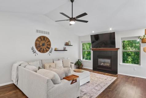 1936 Mackinaw Drive Iowa City IA 52245