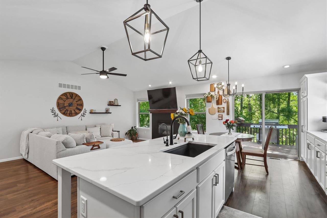 1936 Mackinaw Drive Iowa City IA 52245