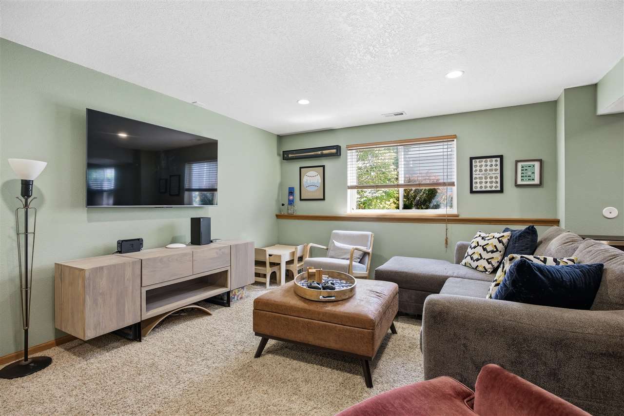 934 Rolling Creek Drive Cedar Rapids IA 52402