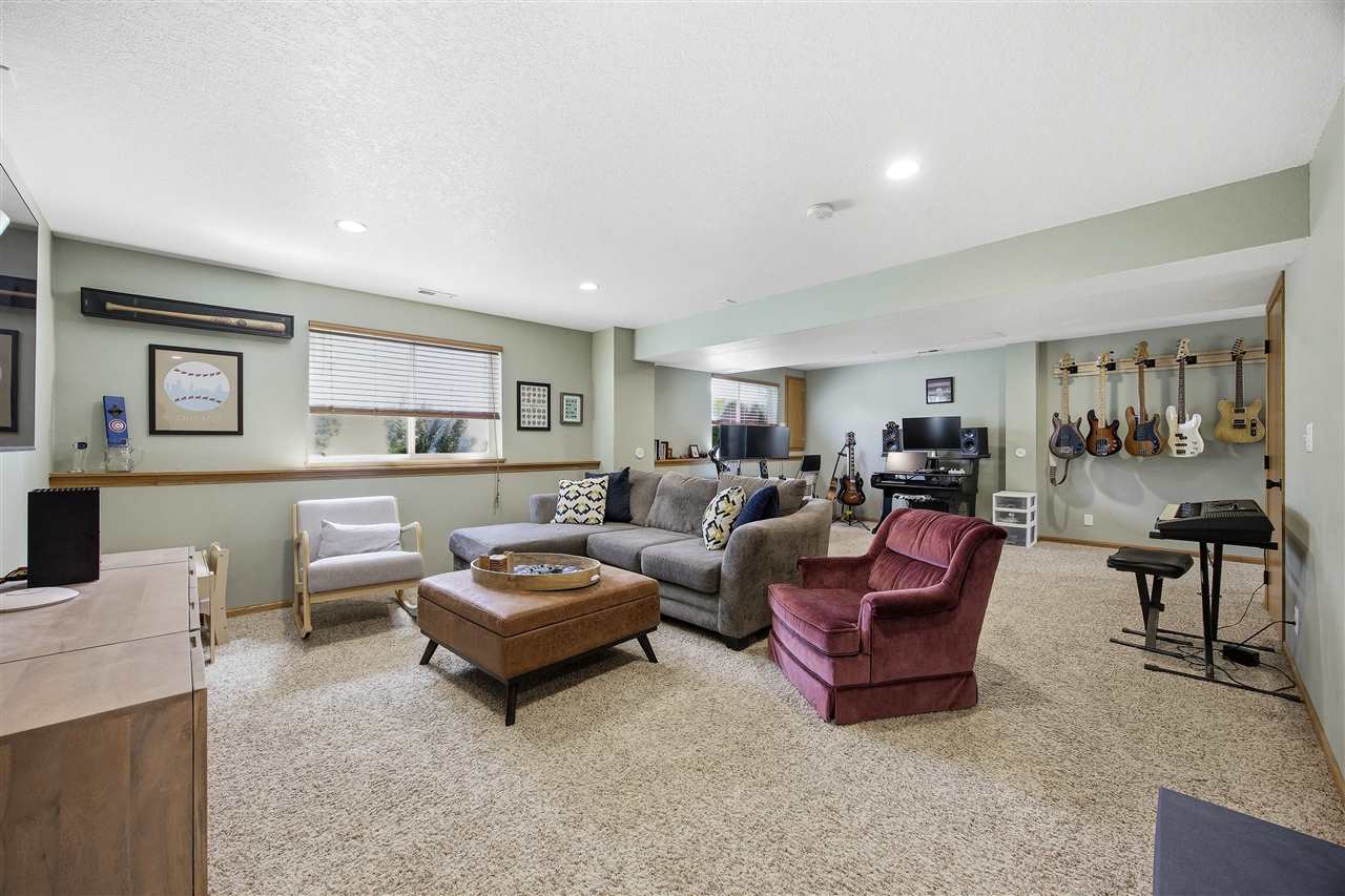 934 Rolling Creek Drive Cedar Rapids IA 52402
