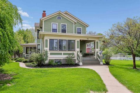915 E Bloomington Street Iowa City IA 52245