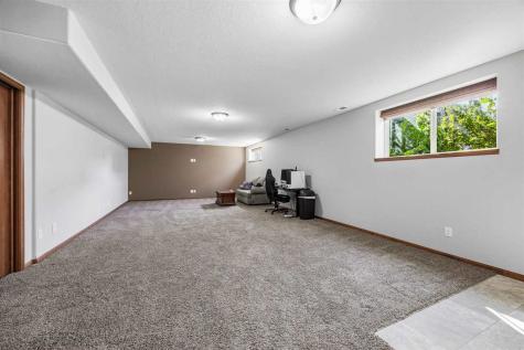 2050 Hillside Drive Ely IA 52227