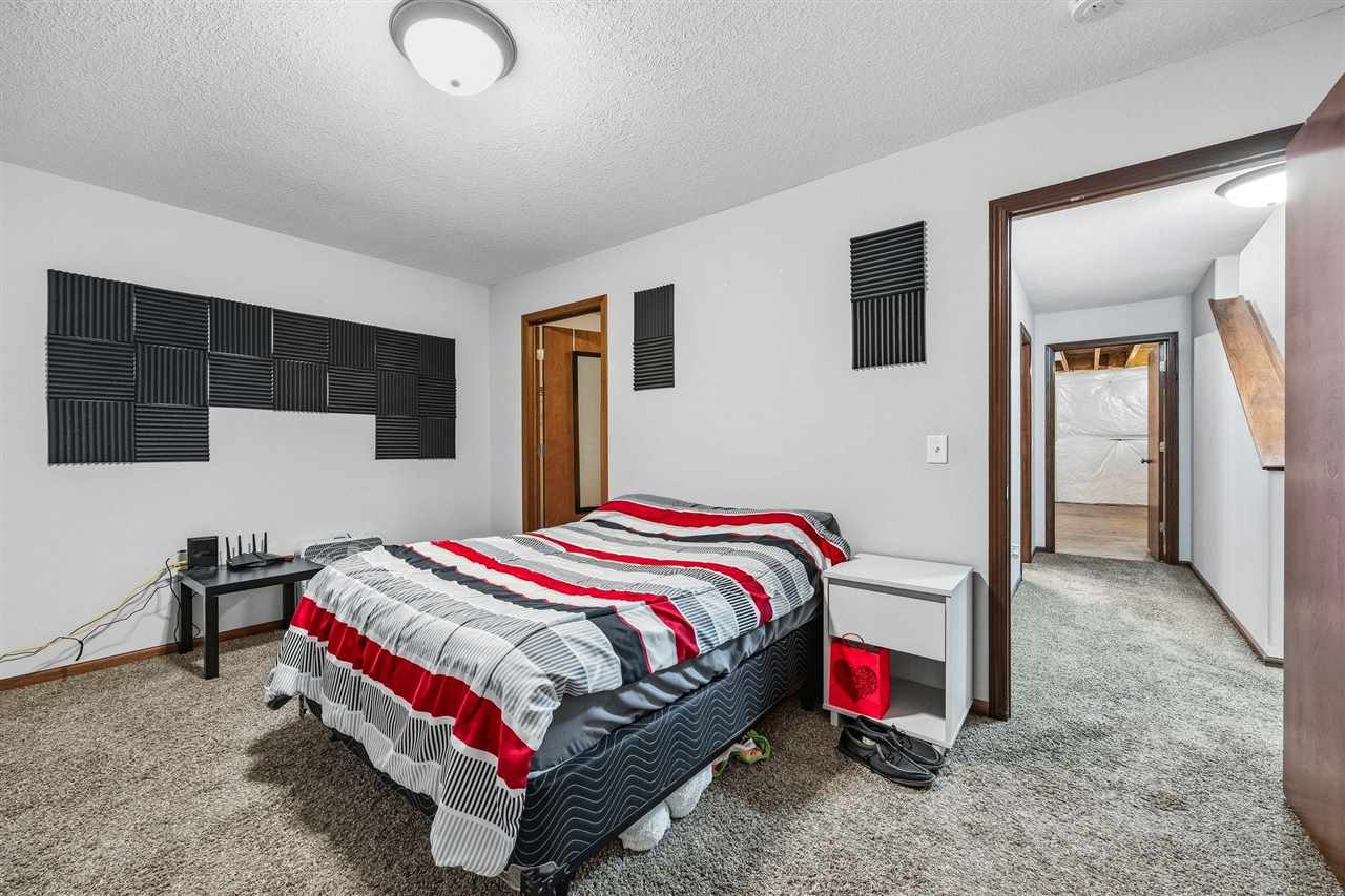 2050 Hillside Drive Ely IA 52227