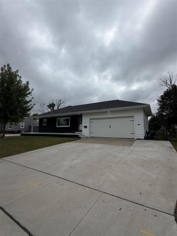 1133 35th Street NE Cedar Rapids IA 52402